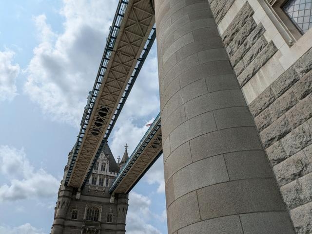 市政工程歸檔軟件在大型橋梁項(xiàng)目用著咋樣？能替代人工嗎？